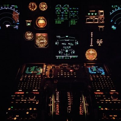 airplane-aviation-cockpit-726233 (1)